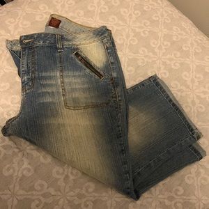 Woman’s denim capris with zipper design size 20